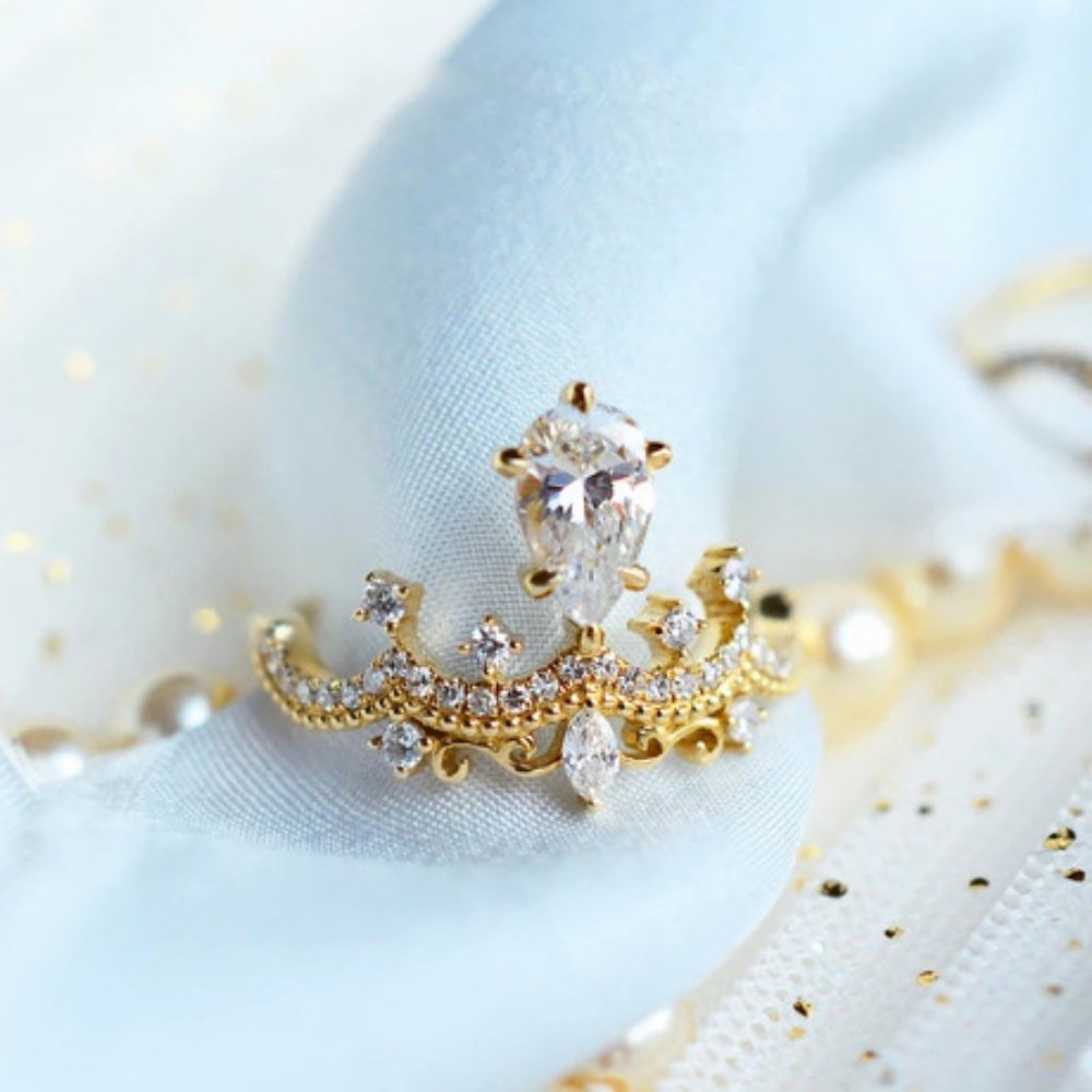 NEW 18K Yellow Gold Diamond Crown Pear Cut Ring - Picture 4 of 6